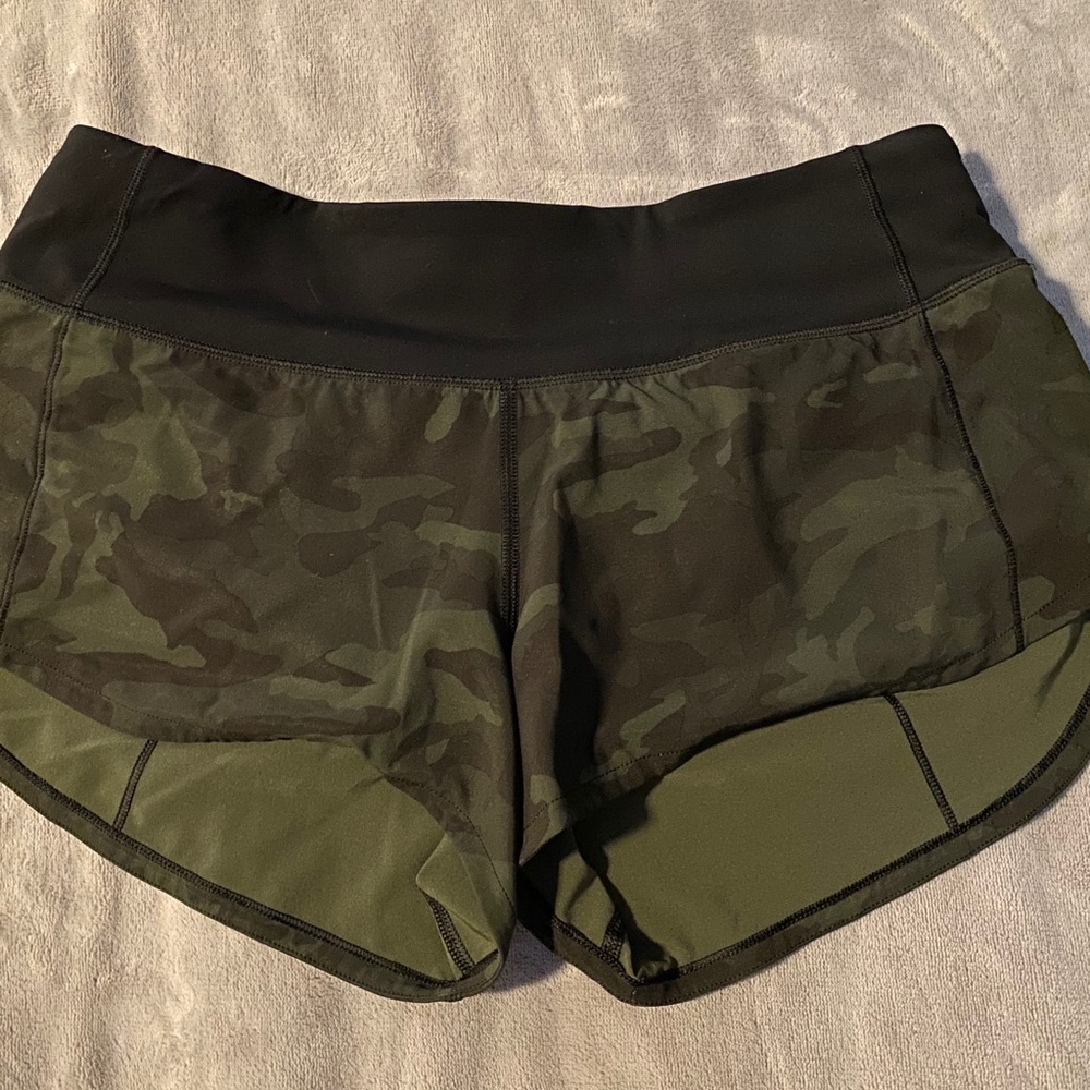 Lululemon Speed up shorts 2.5” inseam - Camo